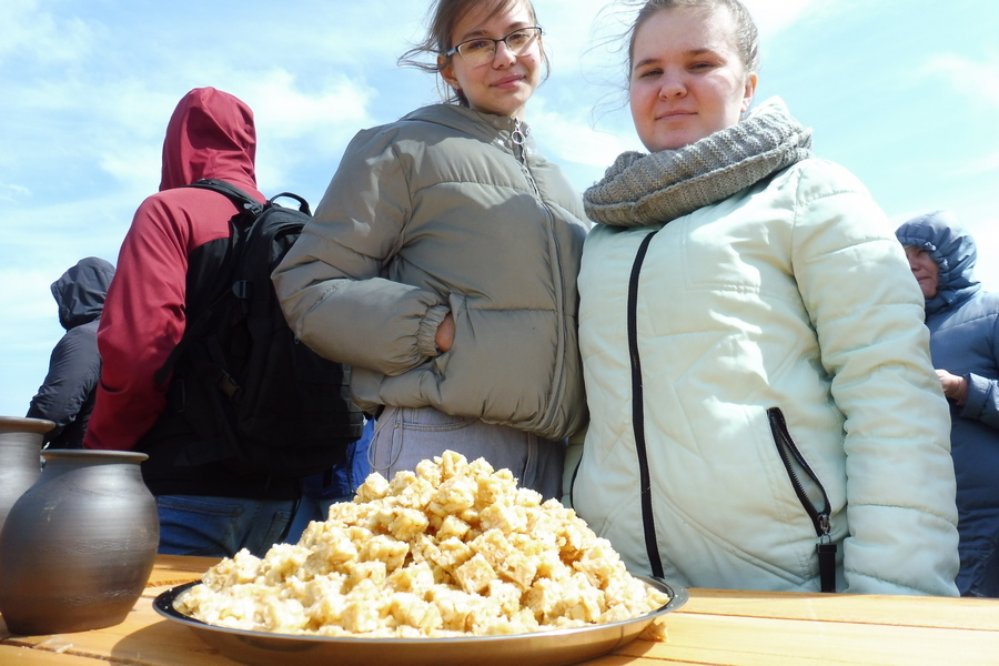 «Чак-чай» на Первомай: в Болгаре в честь открытия туристического сезона съели полтонны сладкого лакомства