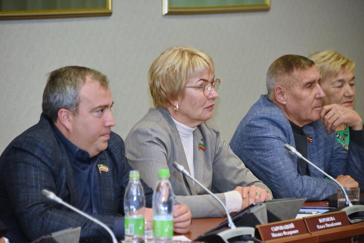 Татарстанские депутаты ждут от нового бюджета больше денег на «коммуналку»