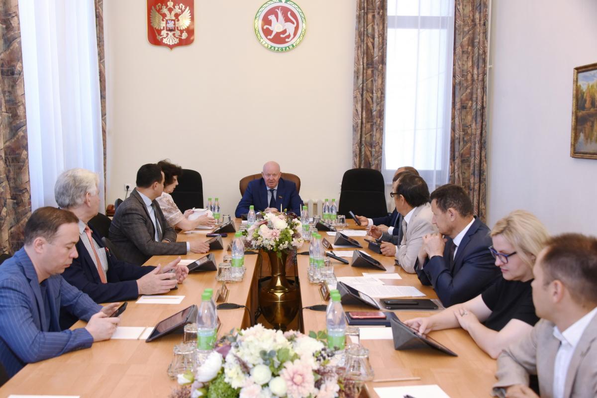 Татарстанские депутаты обеспокоены плохой охраной школ - после трагедии в гимназии № 175 эта проблема так и не решена