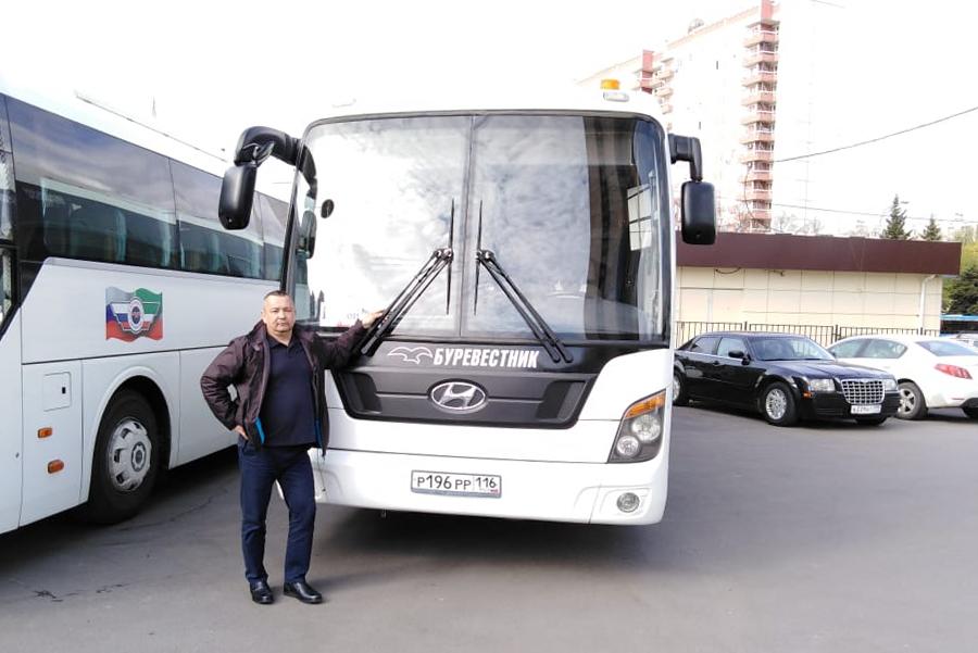 «У меня кредитов нет, поэтому я не боюсь правду говорить»: в Казани водитель автобуса требует полмиллиона за переработку