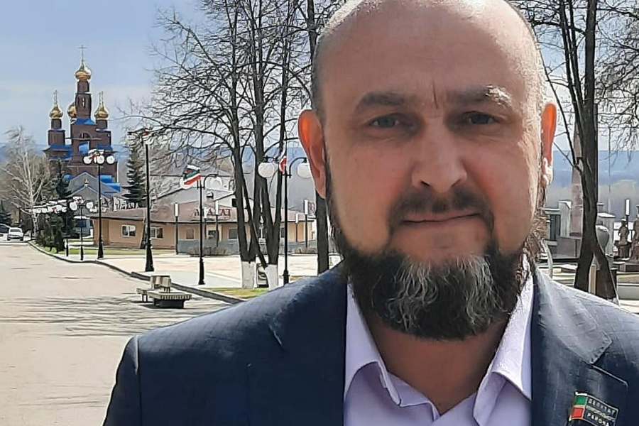 «Плохих намерений не имел»: депутат-единоросс отрекся от публикации фото расстрелянных детей в казанской школе