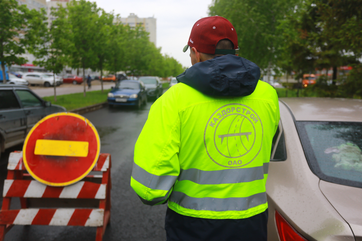 Бывает дождь золотой, а бывает простой: лужи мешают казанским дорожникам осваивать миллиарды