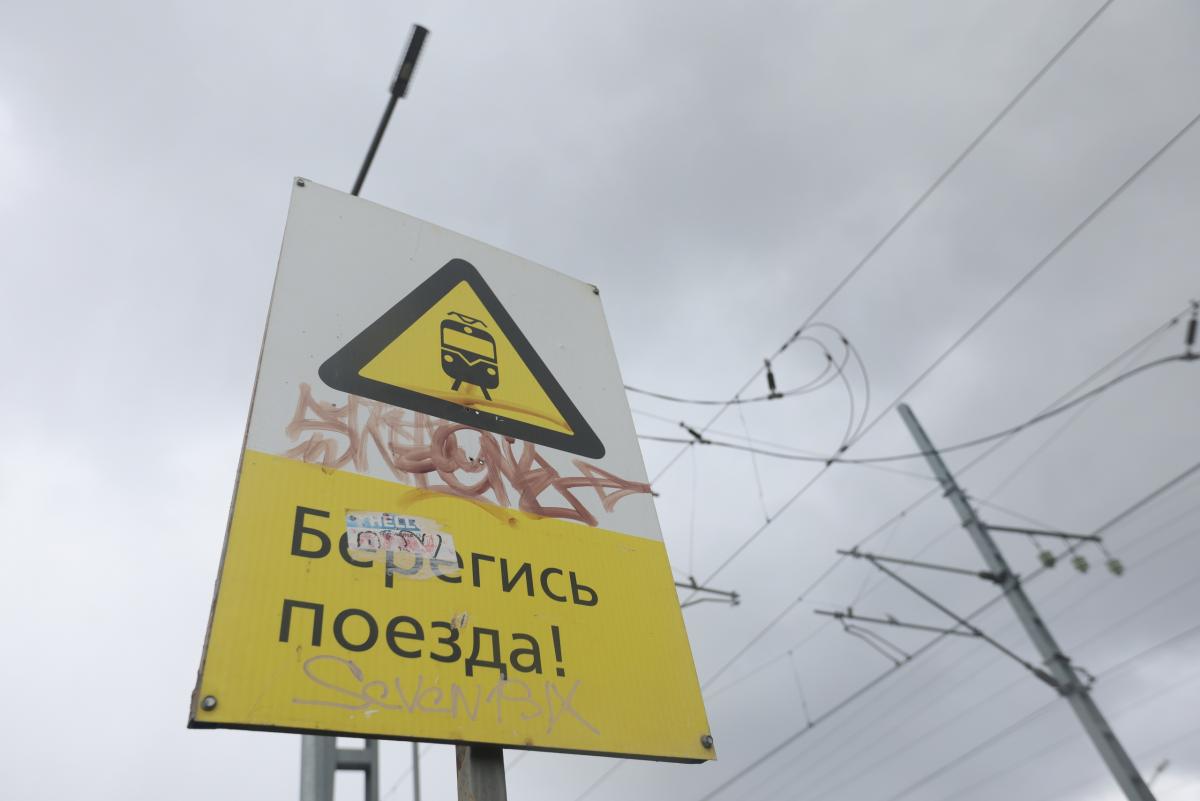 Казанцы страдают из-за поездов, блокирующих переход. Один подросток уже погиб