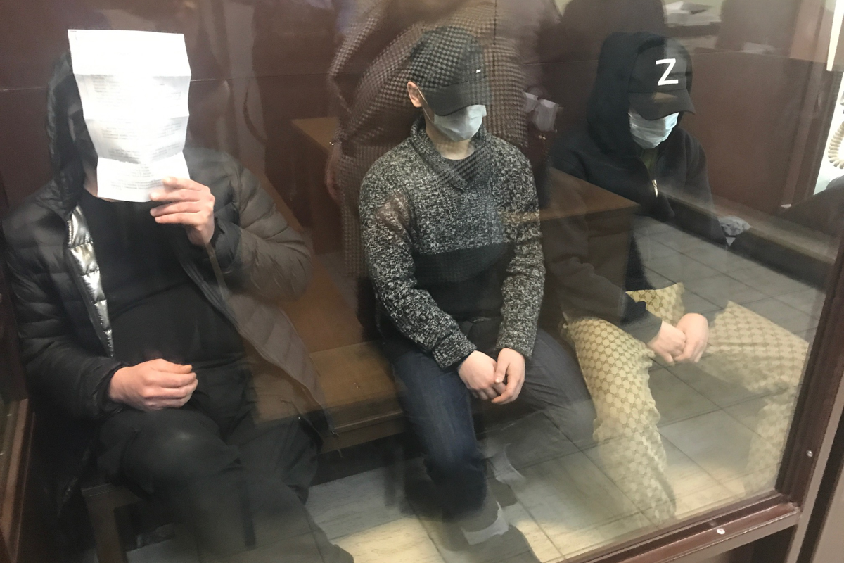 Нарядили казанского дворника миллионером: кассирша банка «Зенит» вместе с шайкой обчистила счет ВИП-клиента