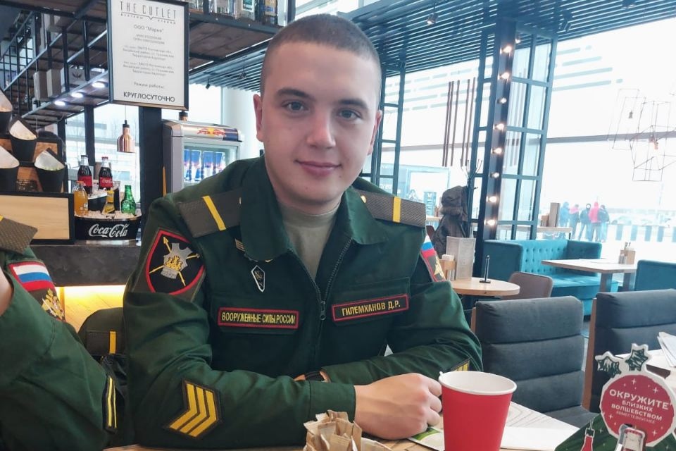 «Вы будете мной гордиться»: погибший на Украине 22-летний казанец учит мальчишек любить Родину