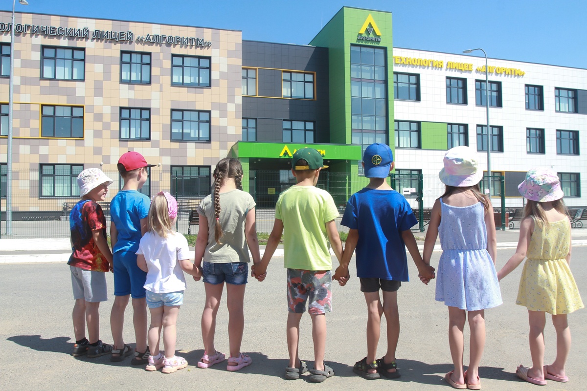 Почти две сотни детей в Куюках не смогут пойти в первый класс из-за нехватки мест в школе