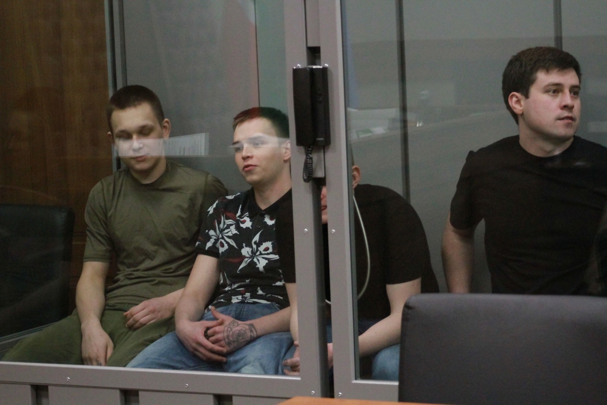 «Прыснули в глаза из перцового баллончика, спасли только очки»: суд выясняет, как  разбойники в Казани отбирали валюту у иностранцев 