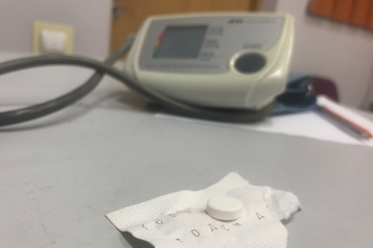 «А если бы она упала где-нибудь без сознания?»: в Татарстане мама школьницы возмущена действиями медсестры, которая отправила девочку с критическим давлением одну домой