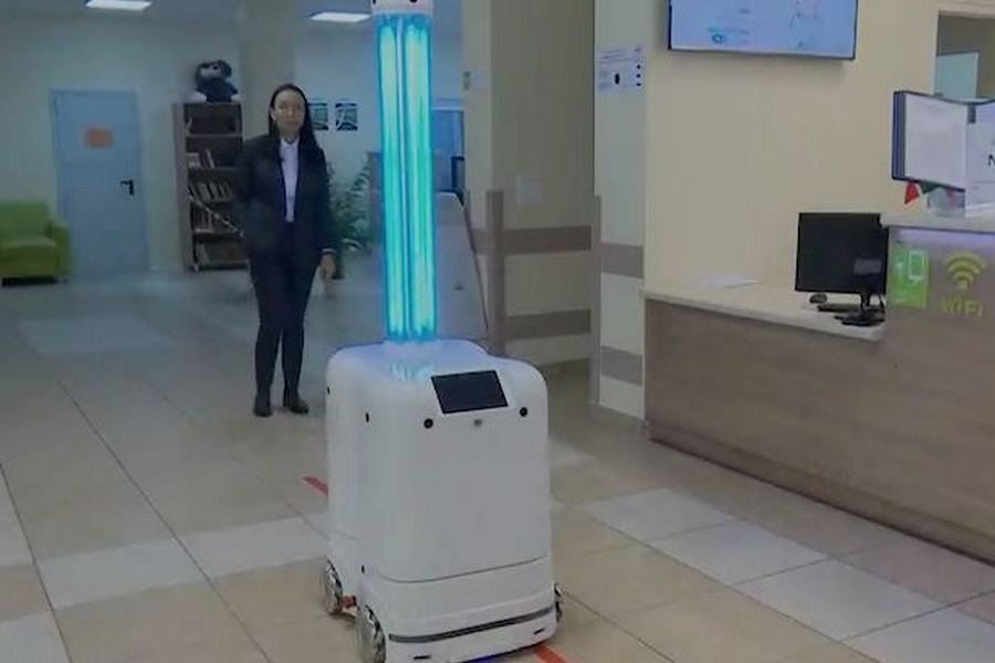 Удивились-прослезились: робот-дезинфектор из Иннополиса едва не сжег глаза казанским журналистам