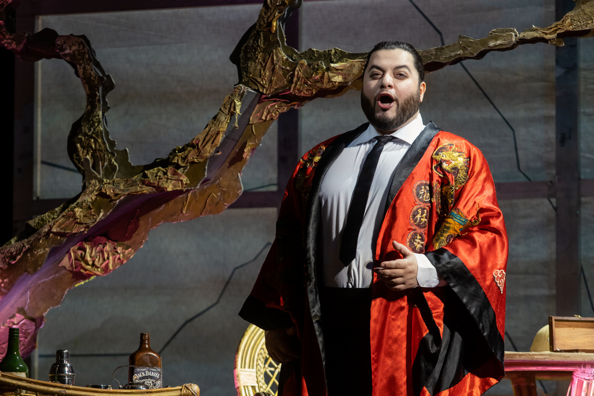 Бывший чемпион мира по кикбоксингу покорил мировую оперную сцену и впервые спел на Шаляпинском фестивале в Казани