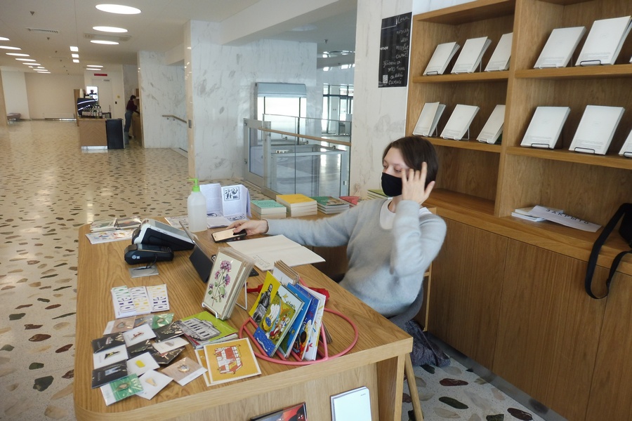 «Можете представить, какие нагрузки легли на женские плечи?»: в Нацбиблиотеке РТ наконец разобрали книги после переезда и ждут читателей