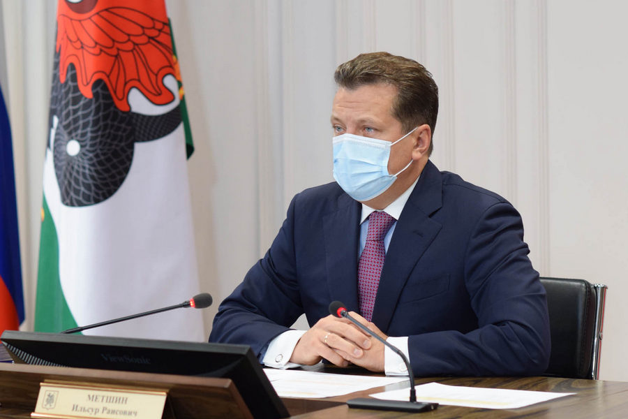 «И живут такой, скажем, полноценной жизнью»: Ильсур Метшин пристыдил казанцев, которые перестали бояться коронавируса