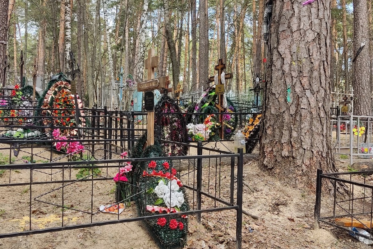 «Вы нелюди!»: жительница Татарстана после посещения кладбища возмущена появлением новых захоронений на месте могил ее родственников