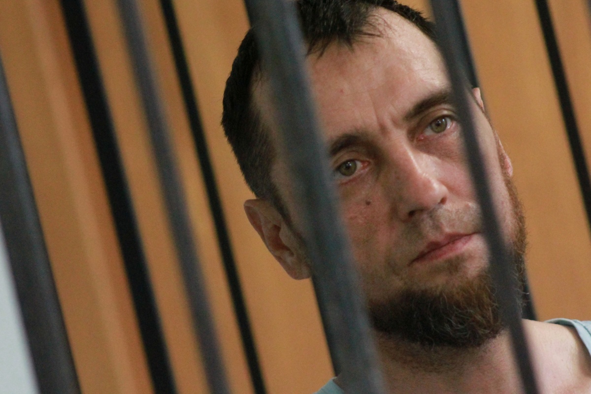 «Думал, это просто дом»: казанец, стрелявший в охранницу поликлиники, покаялся в суде