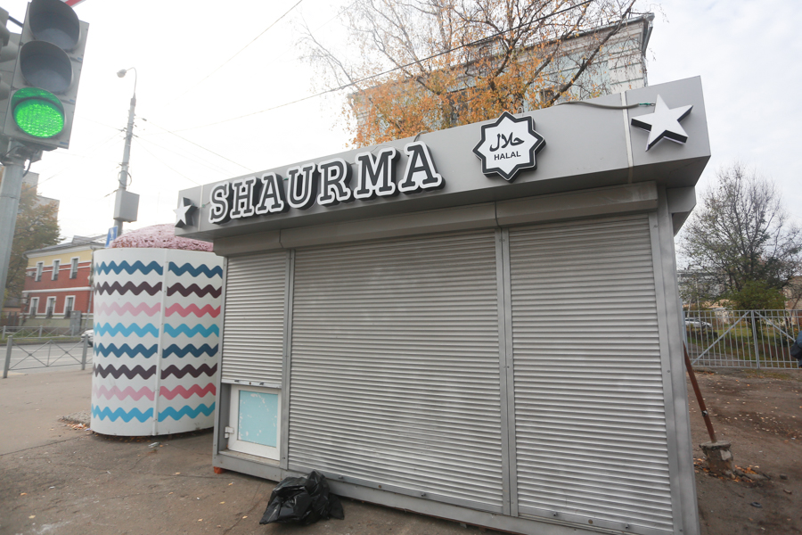 Казанцы добились сноса ларька «Шаурма» рядом со своим домом, но на его месте вырос ларек Shaurma