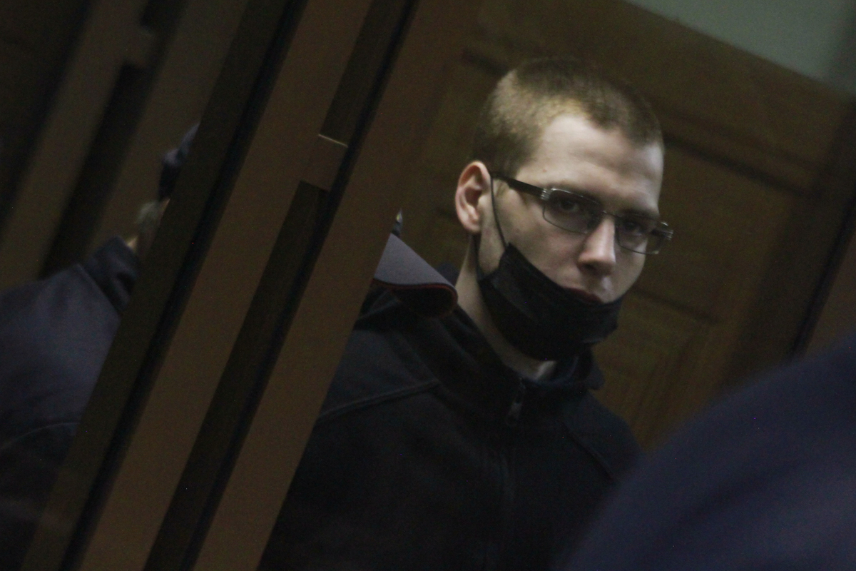 «Назначить пожизненное»: родственники зарезанной в Казани семьи из трех человек встретили аплодисментами приговор убийце, а адвокаты настаивают на оправдании