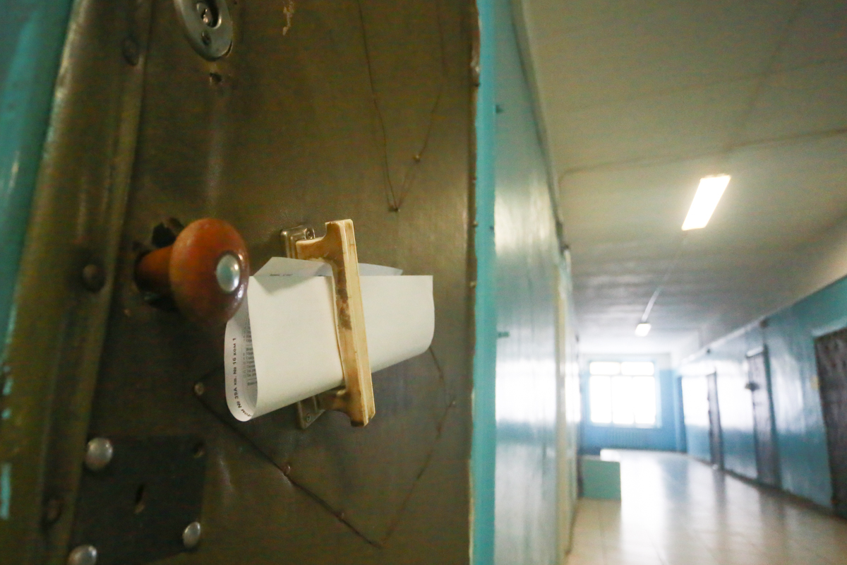 «Я сдохну, а этот долг не выплачу!»: в Казани владельцы заводской общаги, загнав жильцов в кабалу, решили продать ее вместе с ними?