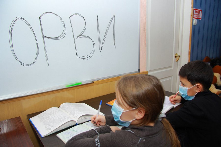 «Три дня отучились, вторую неделю лечимся»: в казанских школах начали вводить карантин и дистанционку   