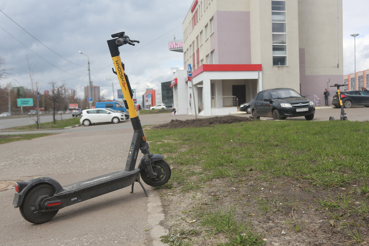 «Сделать выводы, принять меры»: в Казани за хаотично расставленные электросамокаты начали карать рублем владельцев сервиса кикшеринга