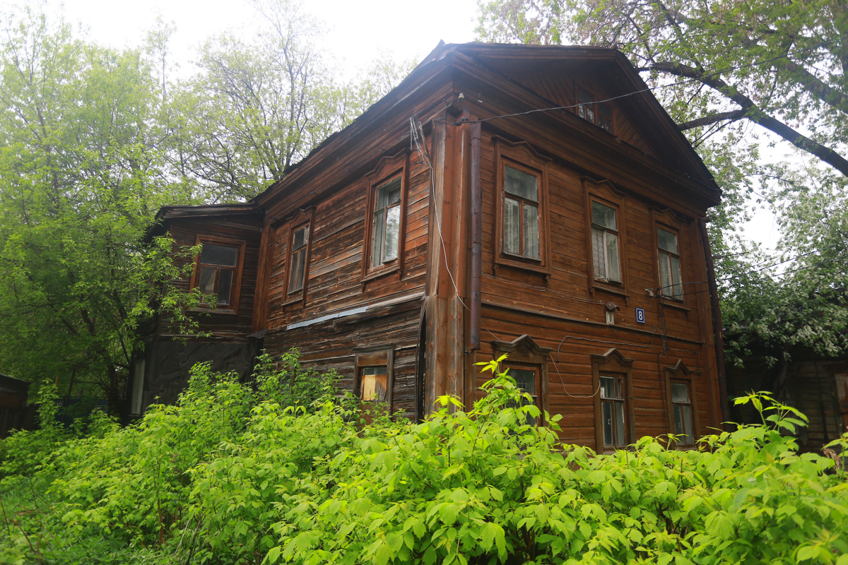 «А власти до нас дела нет»: жильцы старого дома на «золотой» земле в центре Казани боятся за свою жизнь