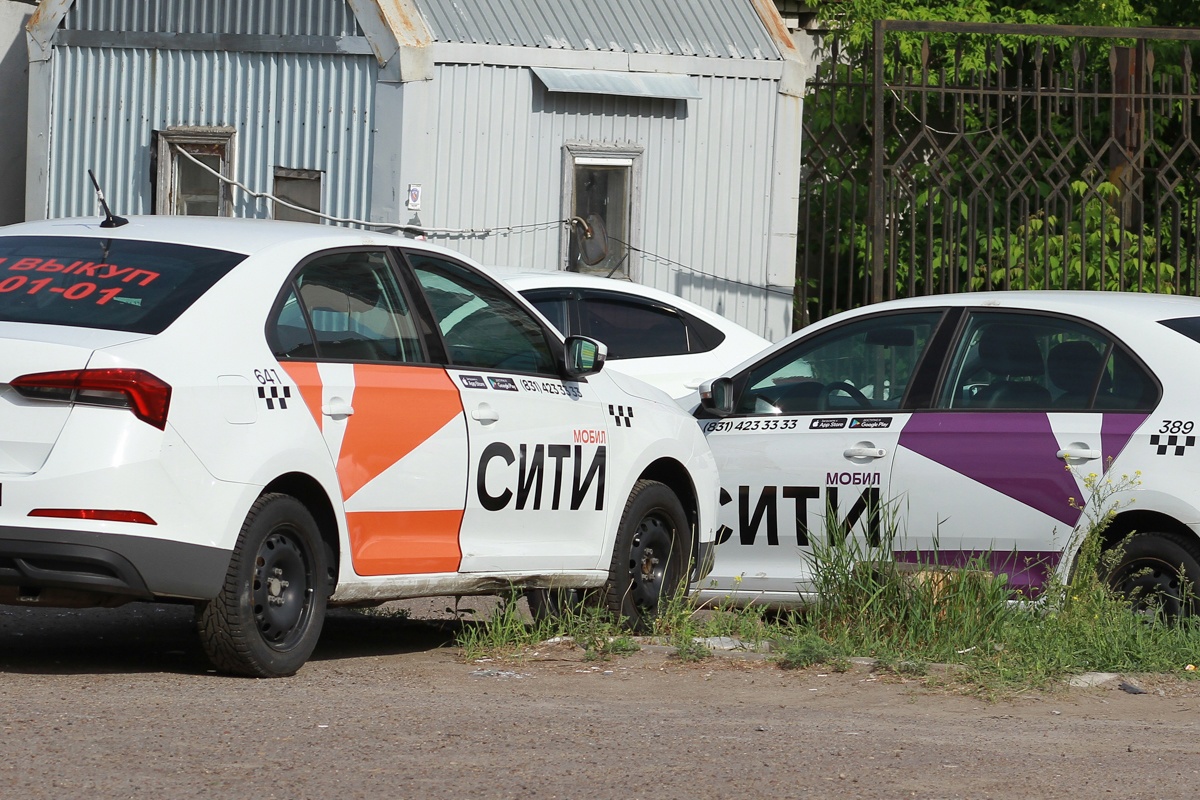 Казанцы жалуются на кратное повышение цен на поездки в такси, тем временем водители зарабатывать больше не стали