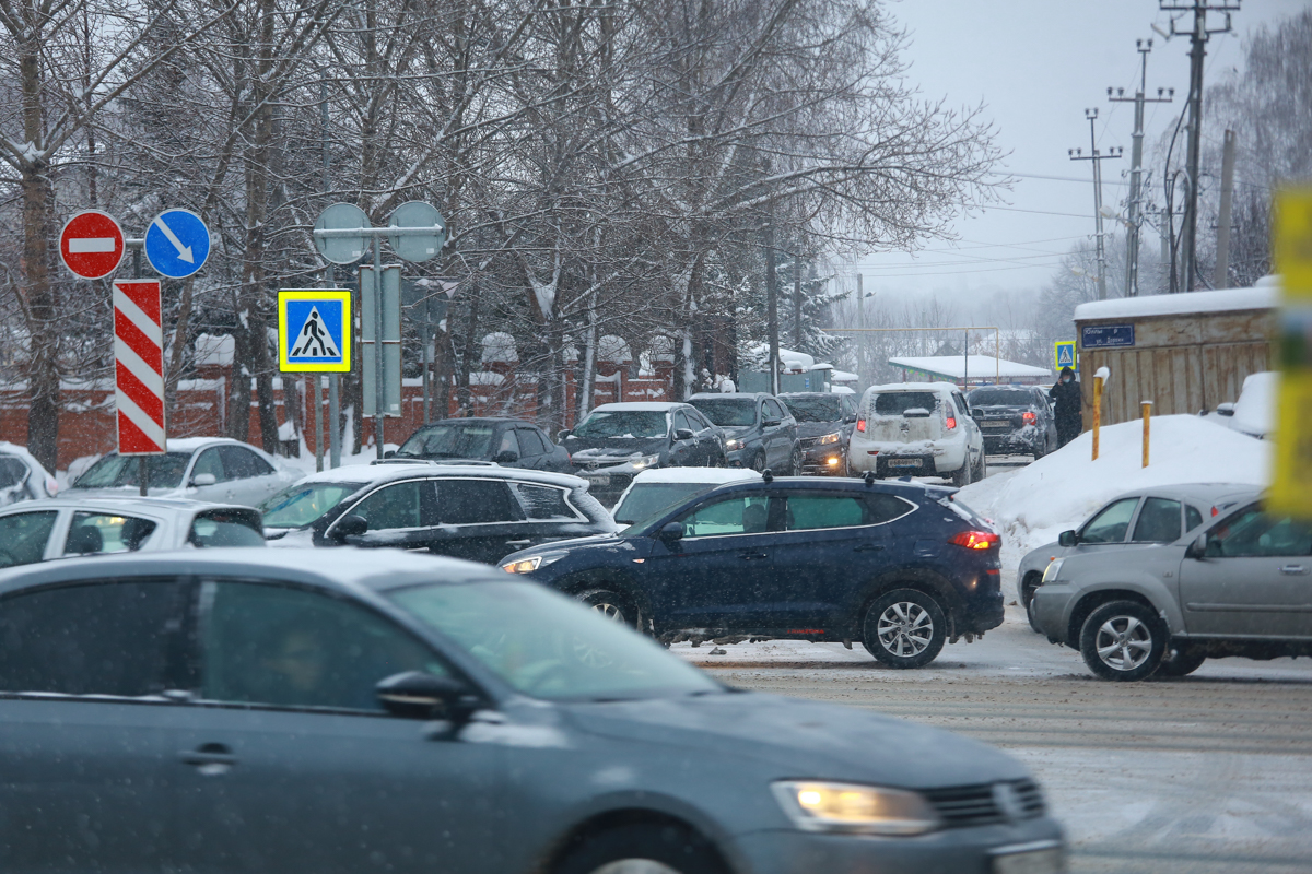 «Такого адского перекрестка в Казани больше нет», - считают жители поселков вдоль Мамадышского тракта, а им отвечают, что есть