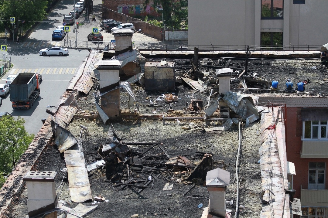 Мне позвонили и сказали «У тебя дом горит!»: казанцы вспоминают, как спасались из полыхающей пятиэтажки на Чехова 