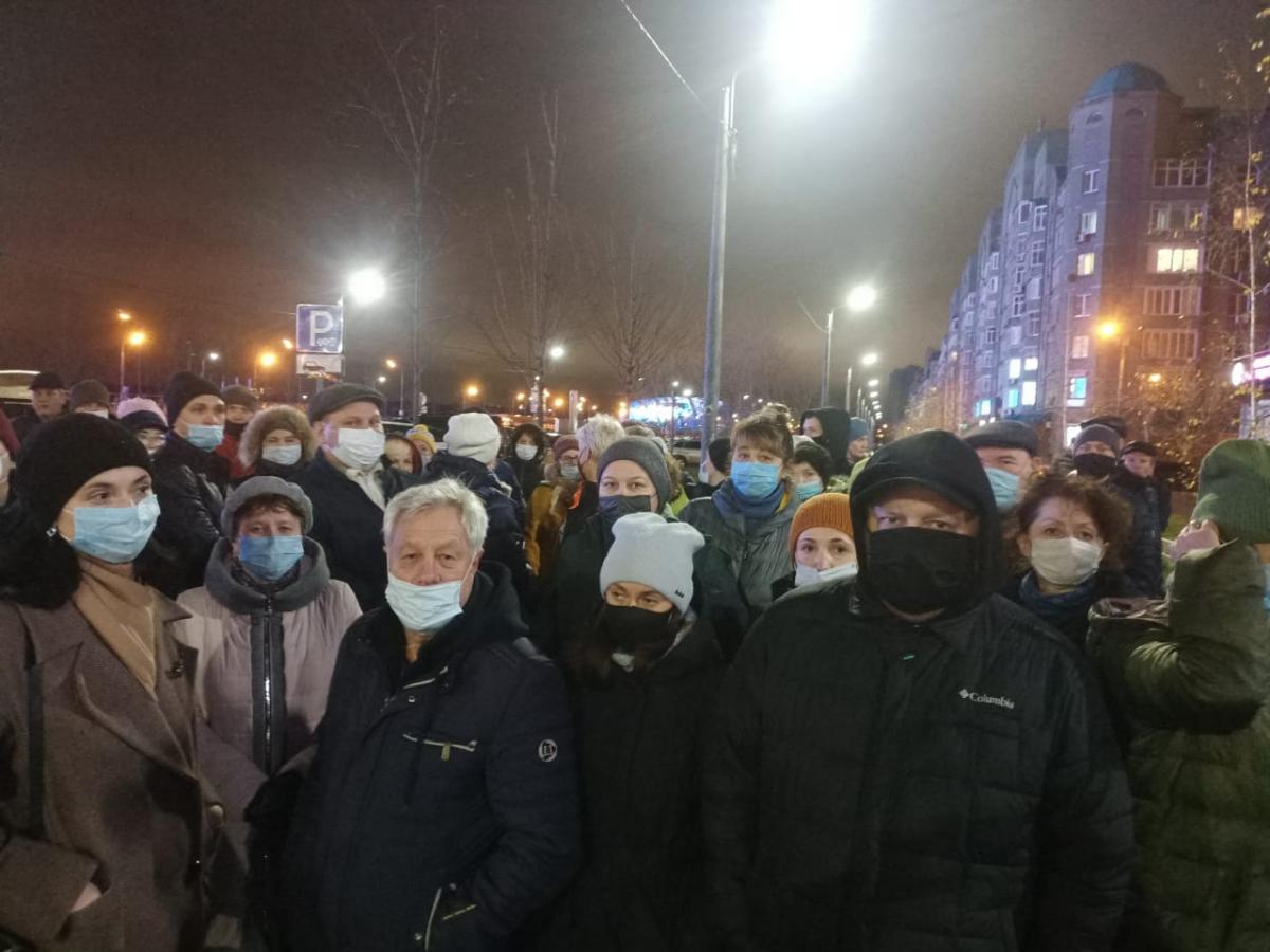 «Перекроем Чистопольскую - будут знать!»: казанцы не хотят парковаться за деньги под окнами своих домов 