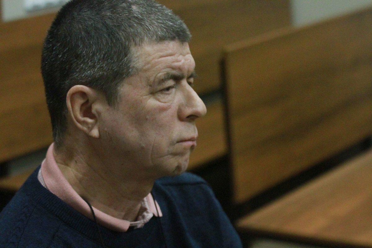 «Схватил меня за грудки и швырнул на пол!»: в Казани униженный и уволенный водитель «краснобуса» требует денег от ПАТП