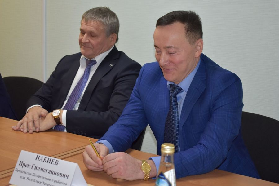 Судьи потеряли берега?.. Глава СКР Бастрыкин насчитал для отставного служителя Фемиды в Татарстане 8 статей УК