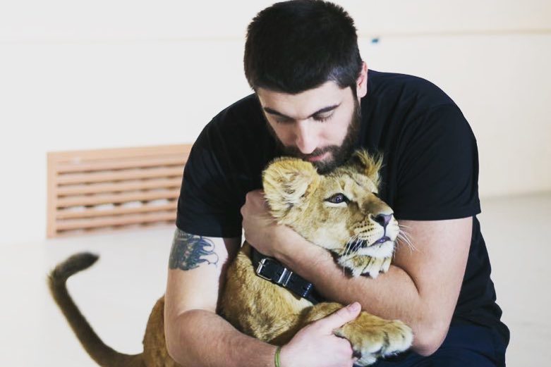 Казанца, который держит в квартире льва, оштрафовали на тысячу рублей