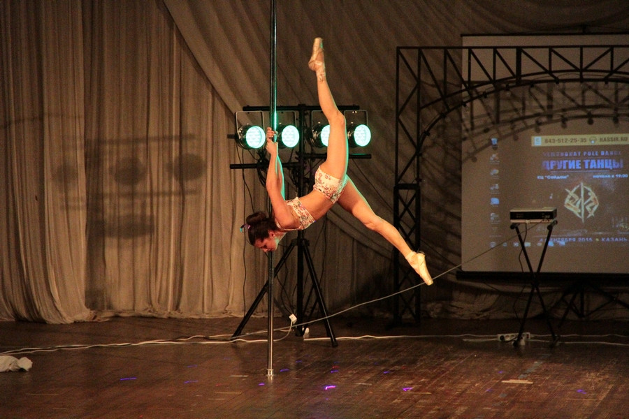 «Другие танцы» в Казани: девушка с шестом и… никакого секса