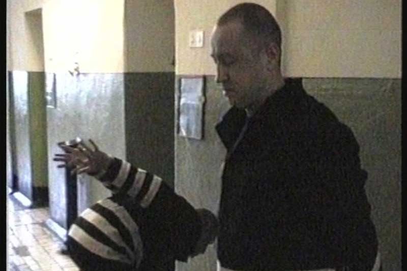 Раджа мечтает, что за воротами "Черного дельфина" его ждет бизнес