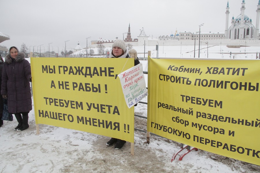 «Нам говорят, зачем раскачиваете лодку»: казанцы устроили под Кремлем митинг против всего плохого