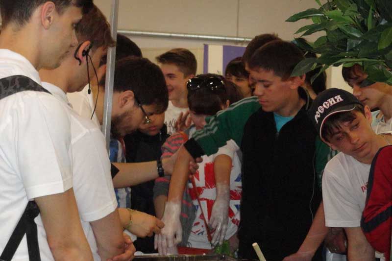 "Нефтяными" ручками по кадровому голоду