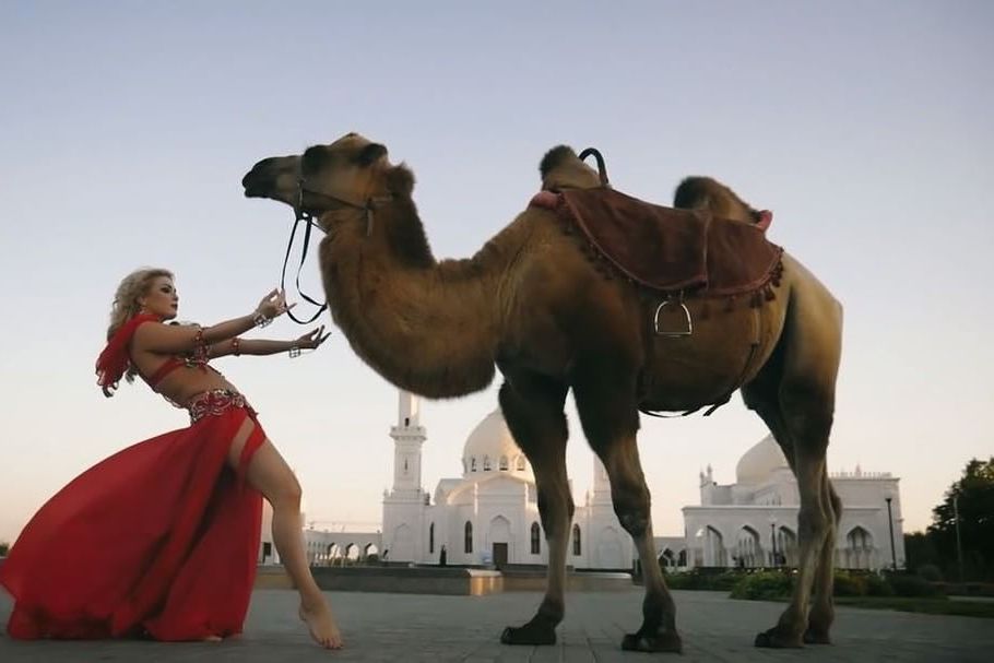 «Грязные танцы» у Белой мечети