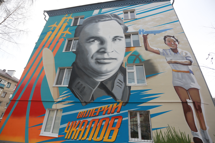 Россияне позавидовали преображению казанской «хрущобы», на которой появился портрет Чкалова