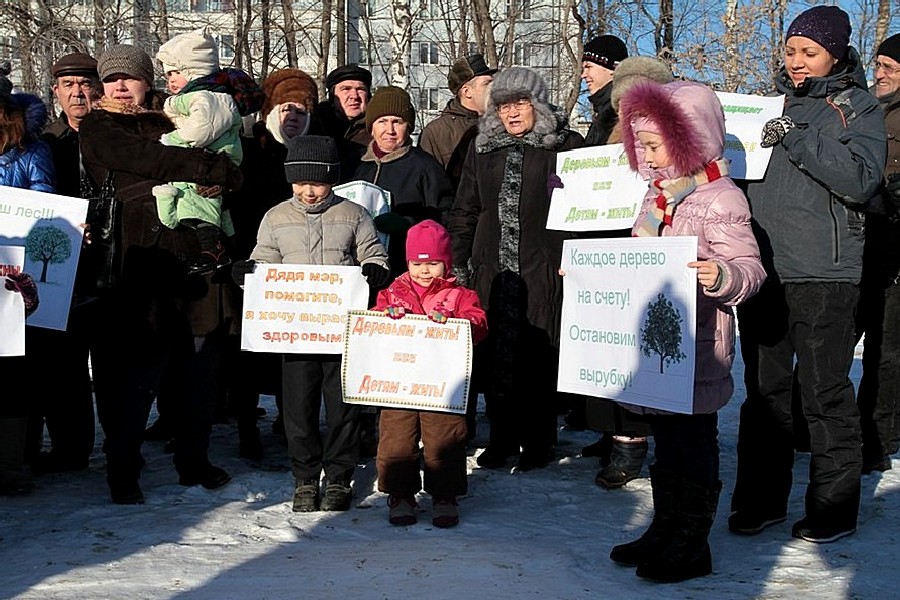 «Не трогайте нашу лесопосадку и честных мам!»