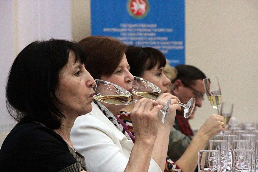 Кризис сбрызнули шампанским 