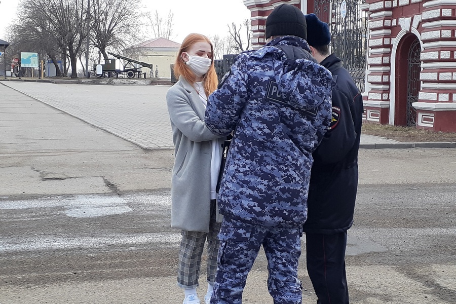 «С собаками можно гулять, а дети хуже собак?»: почему казанцы нарушают режим самоизоляции