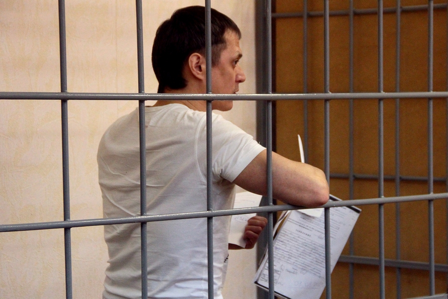 Лжесотрудник службы безопасности банка в Казани обманул жену, любовницу и еще пять человек 