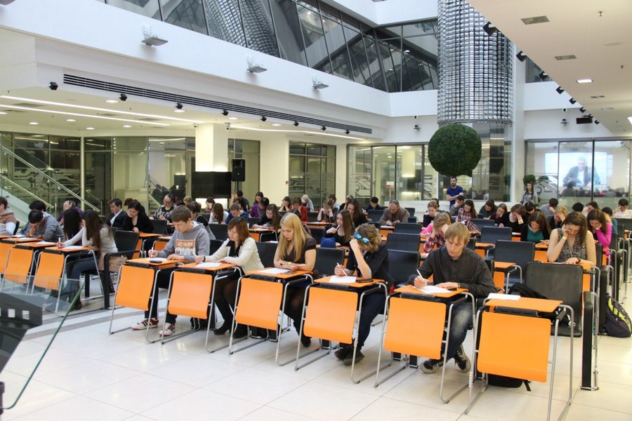 Мест нет: казанцы рвутся писать «Тотальный диктант»