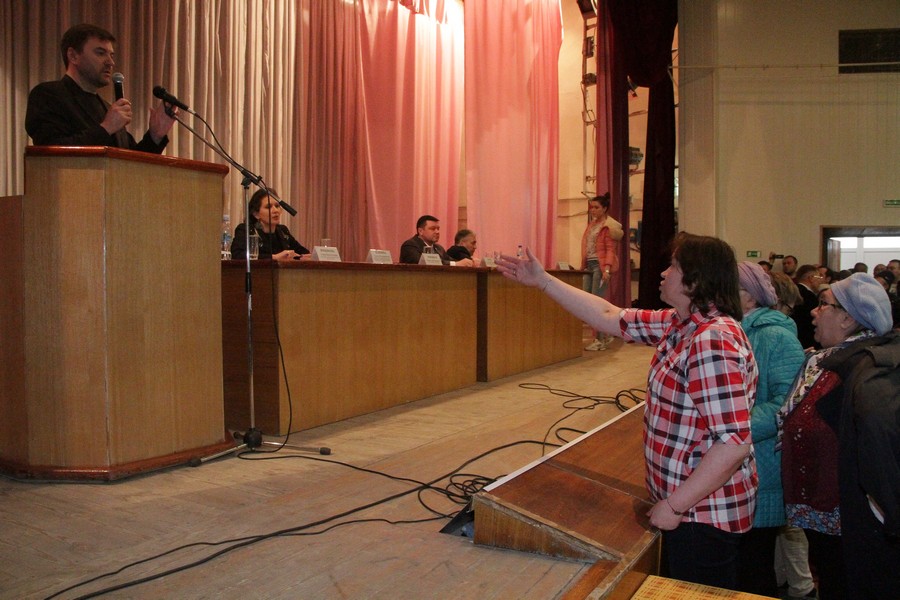 Народ против: на встречу со строителями МСЗ под Казанью жители пришли с вилками «для снятия лапши»