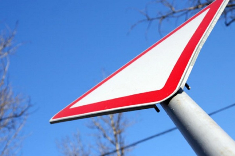 Знак «Уступите дорогу» казанскому исполкому не по карману