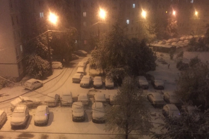 «Эти холода для нас аномальные»: казанцы впервые за полвека увидели снег в сентябре