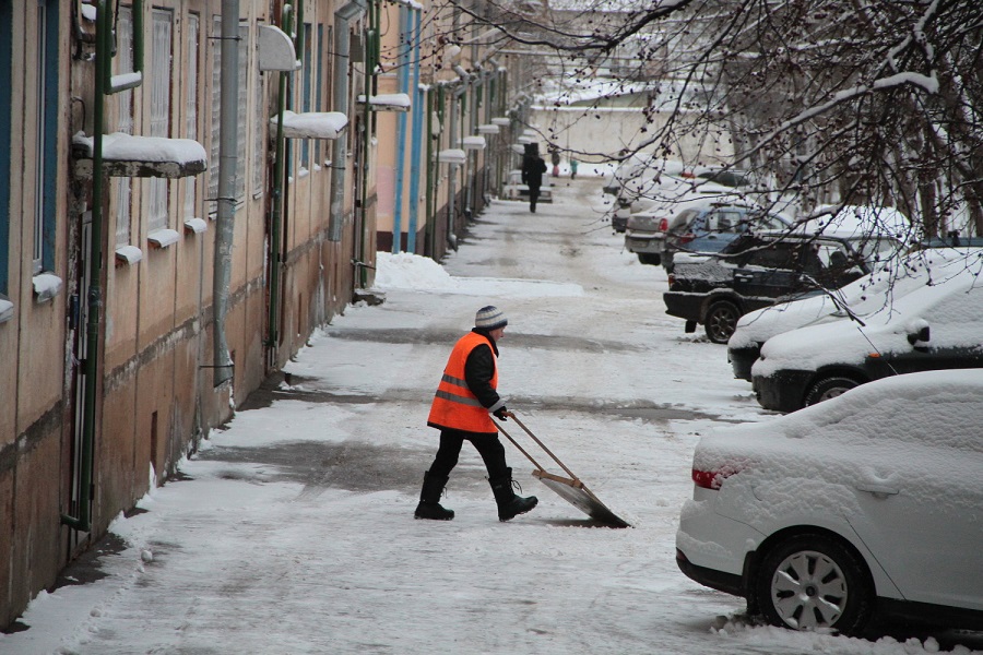 Казанские дворники разбегаются в предчувствии зимы
