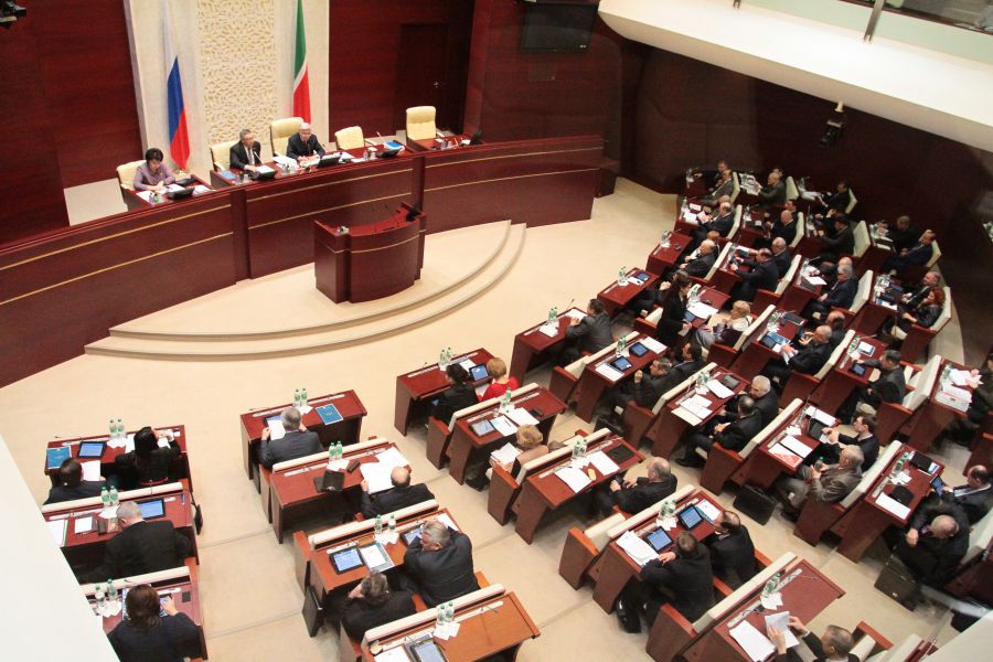 Много ли чиновнику окладов нужно