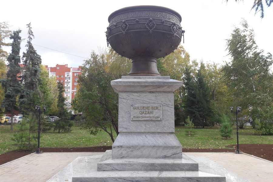 В Казани на улице Назарбаева поставили казахский казан