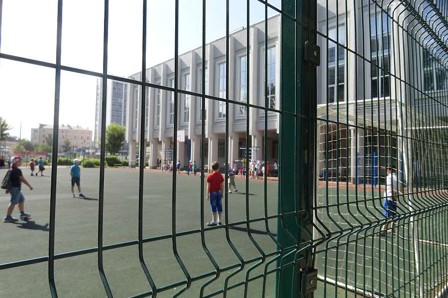 Казанский «снайпер» объявил охоту на школьников