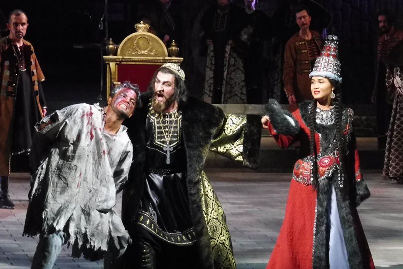 Ахмед Агади: «Чтобы смыть с себя тяжелую энергетику Ивана Грозного, час стою под холодным душем»